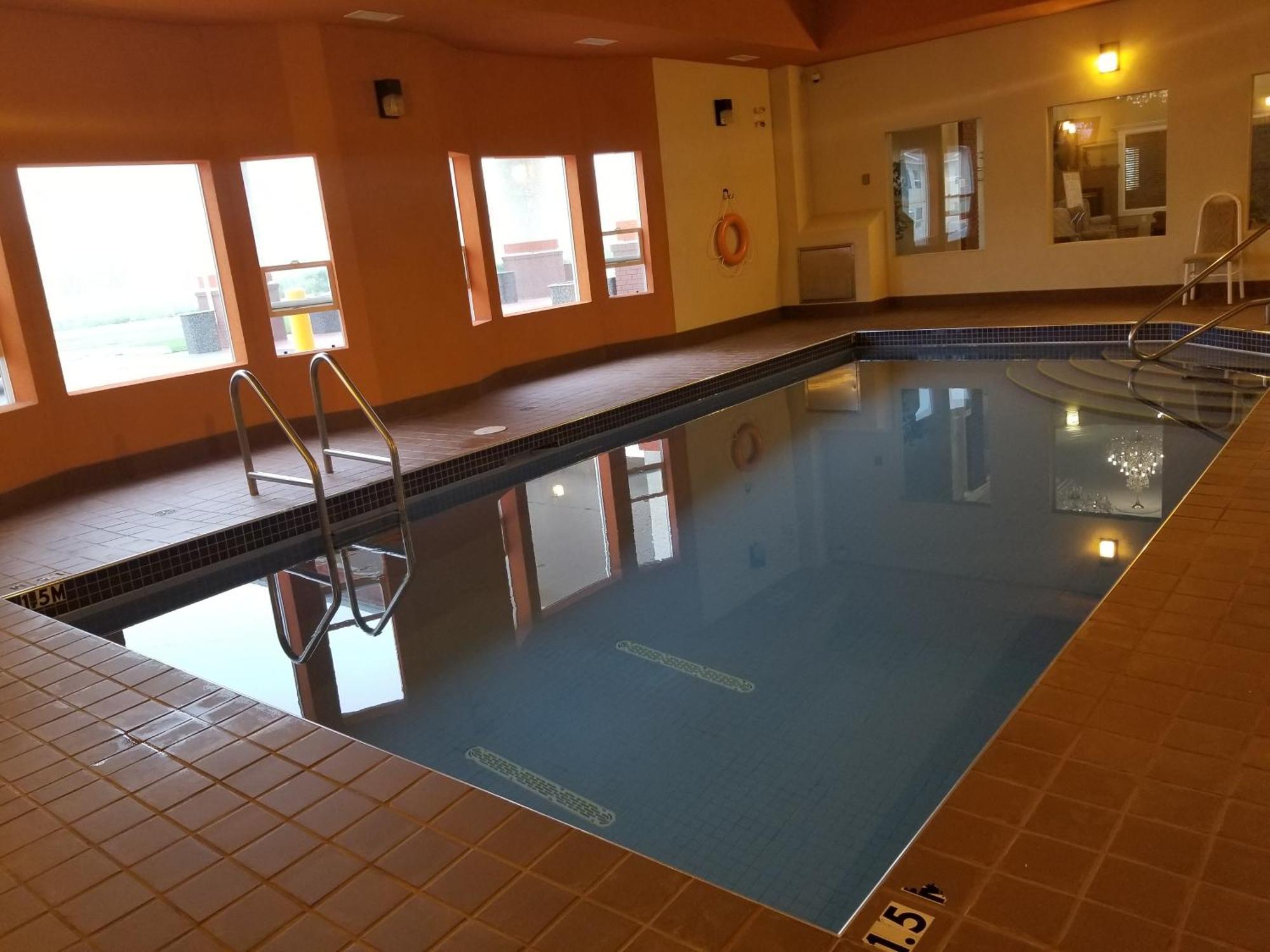 New Imperial Suites Whitecourt Kültér fotó