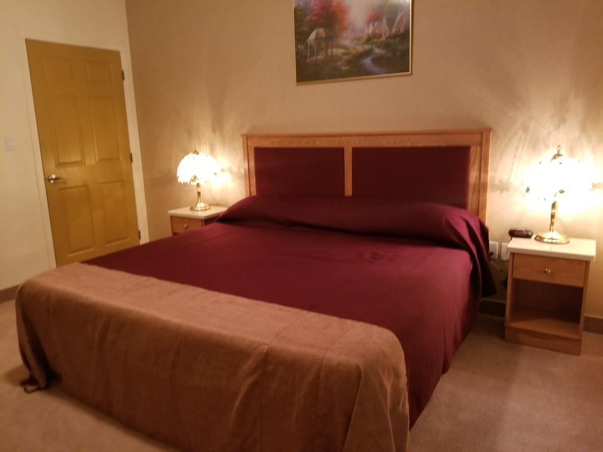 New Imperial Suites Whitecourt Kültér fotó