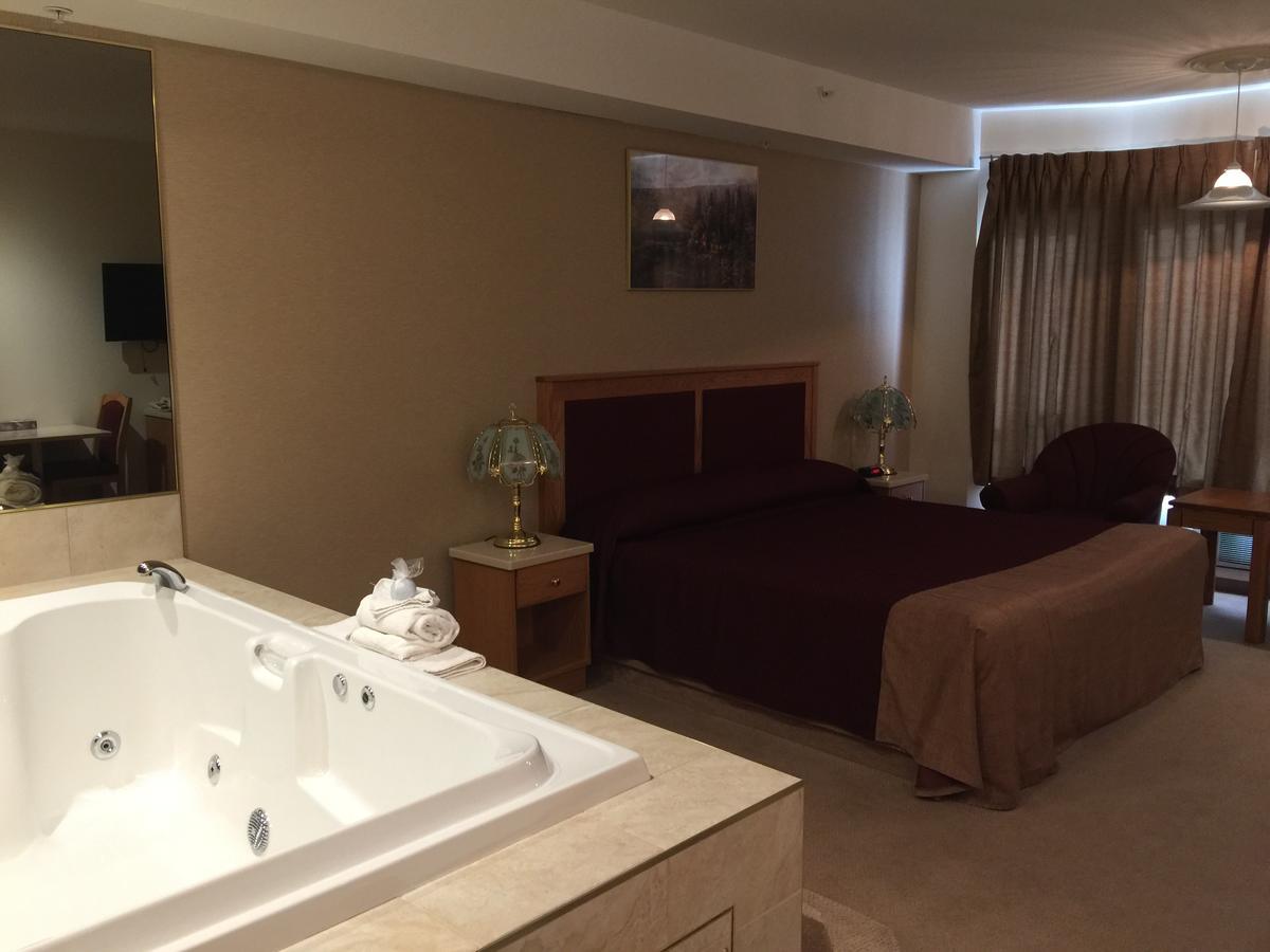 New Imperial Suites Whitecourt Kültér fotó