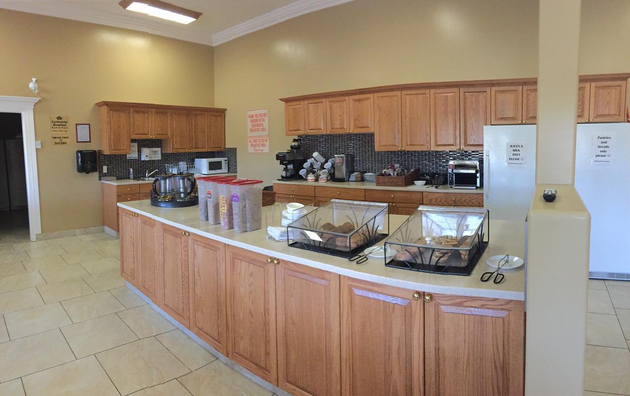 New Imperial Suites Whitecourt Kültér fotó